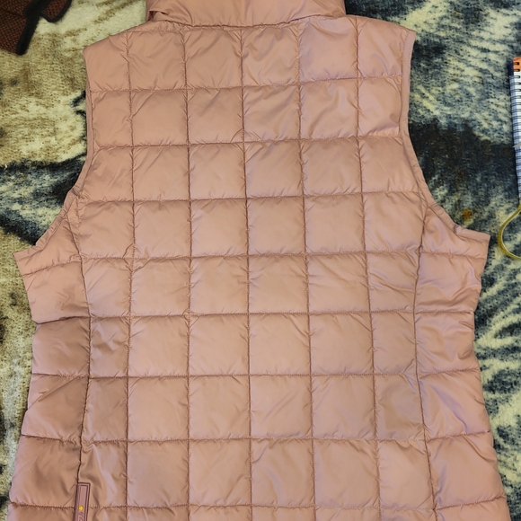 Lole Women's Blush Quilted Vest - Picture 3 of 5